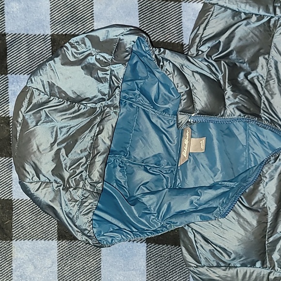 Eddie Bauer.  Lightweight puffer parka. Full-zip. Like-new.  Women's size Small. - Picture 7 of 16